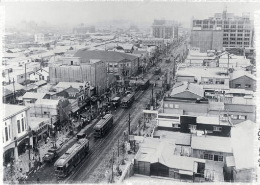 A view of the Ginza in 1925, at which point it had been partially rebuilt